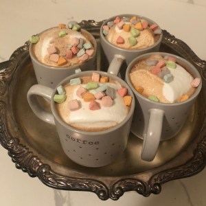 marshmallow hot cocoa with lucky charms mashmallows