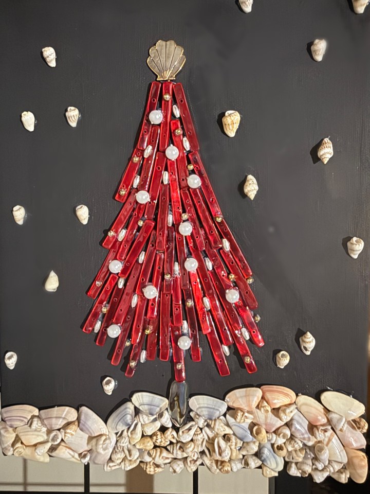 Red Christmas tree art